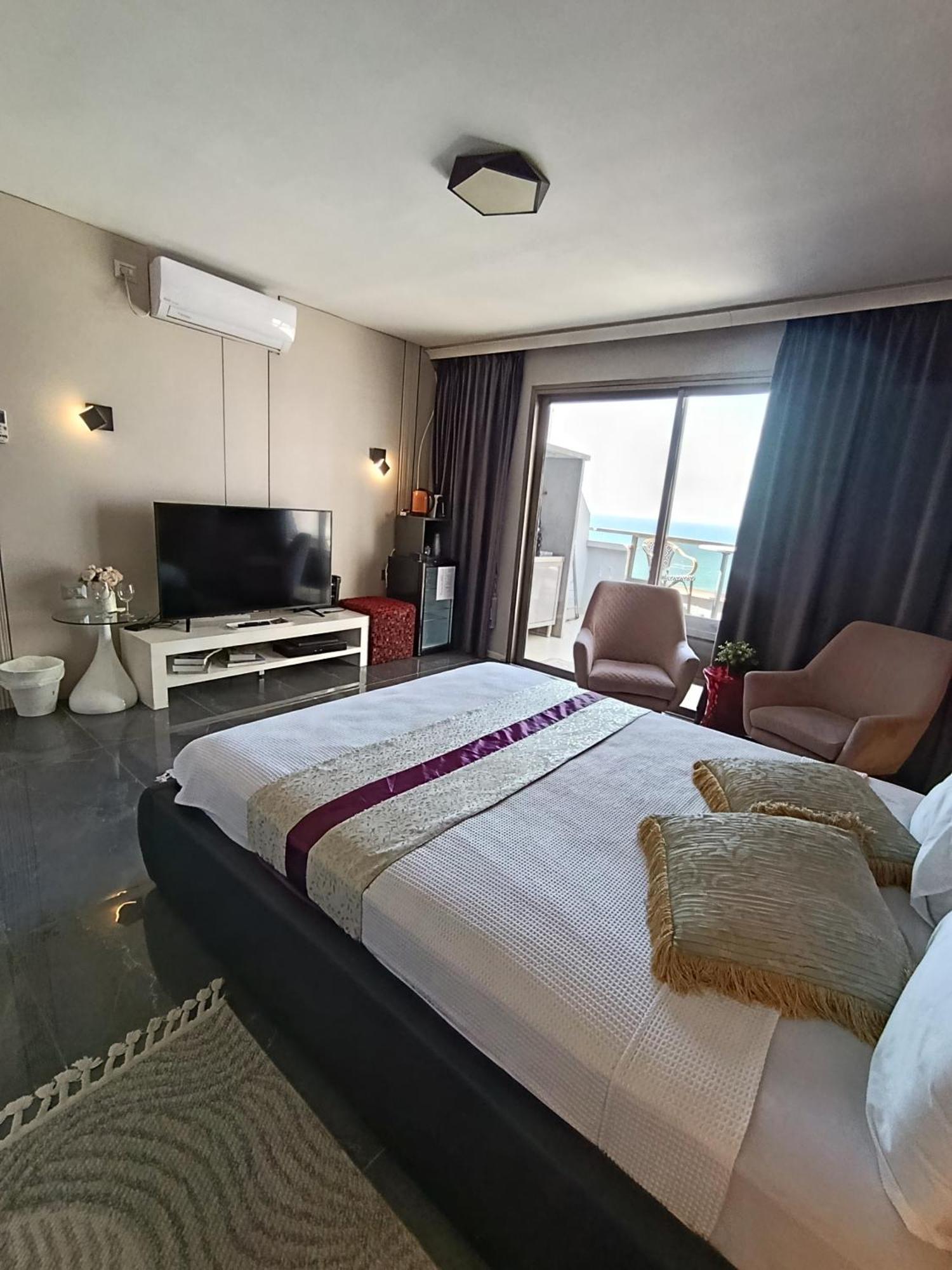 Penthouse Apartment On The Beach 巴特亚姆 外观 照片