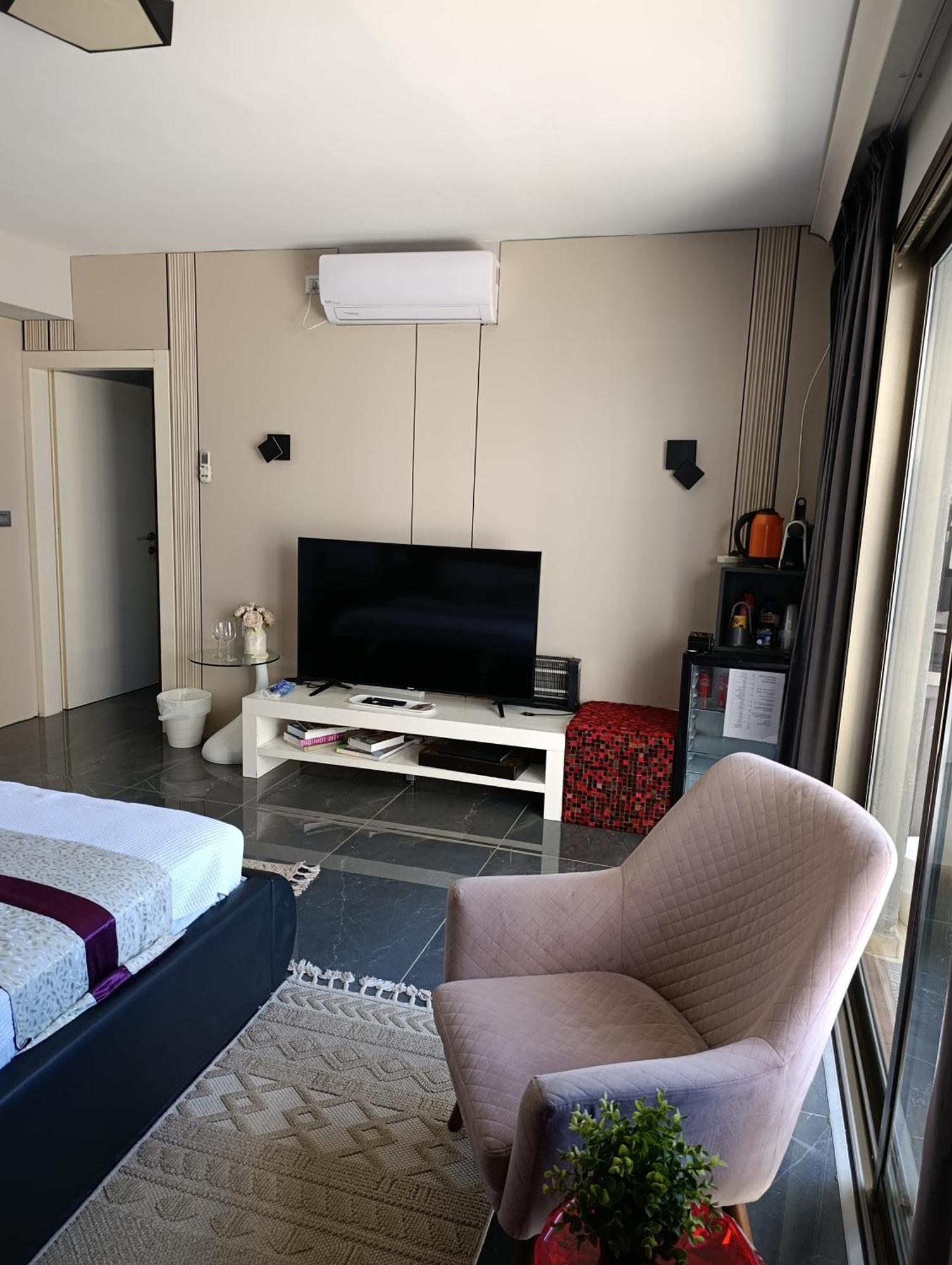 Penthouse Apartment On The Beach 巴特亚姆 客房 照片