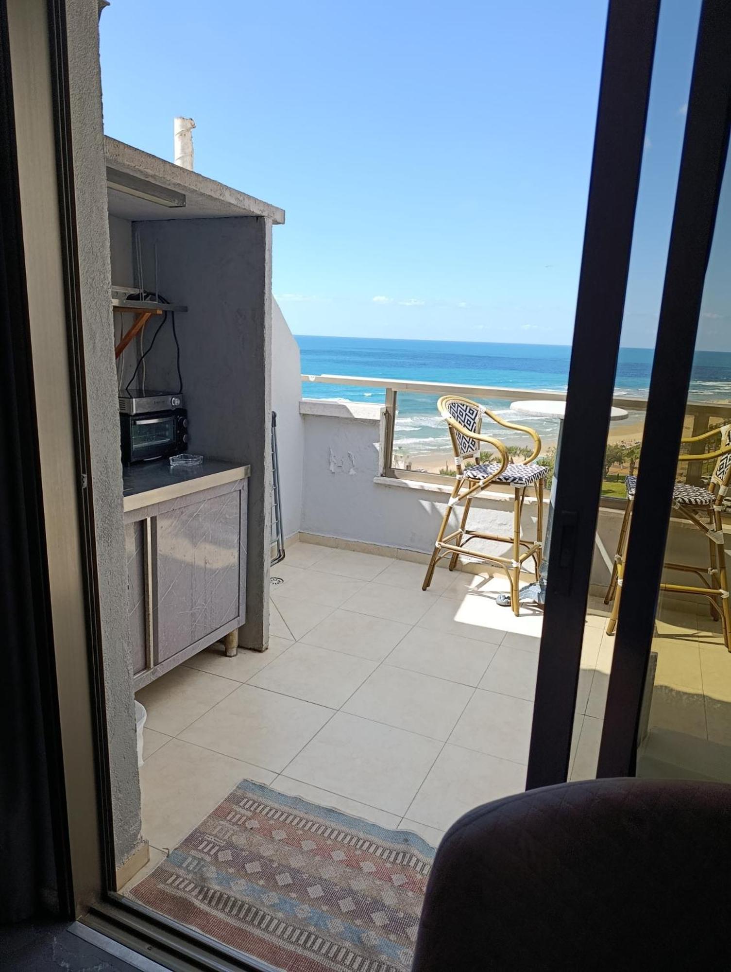Penthouse Apartment On The Beach 巴特亚姆 客房 照片