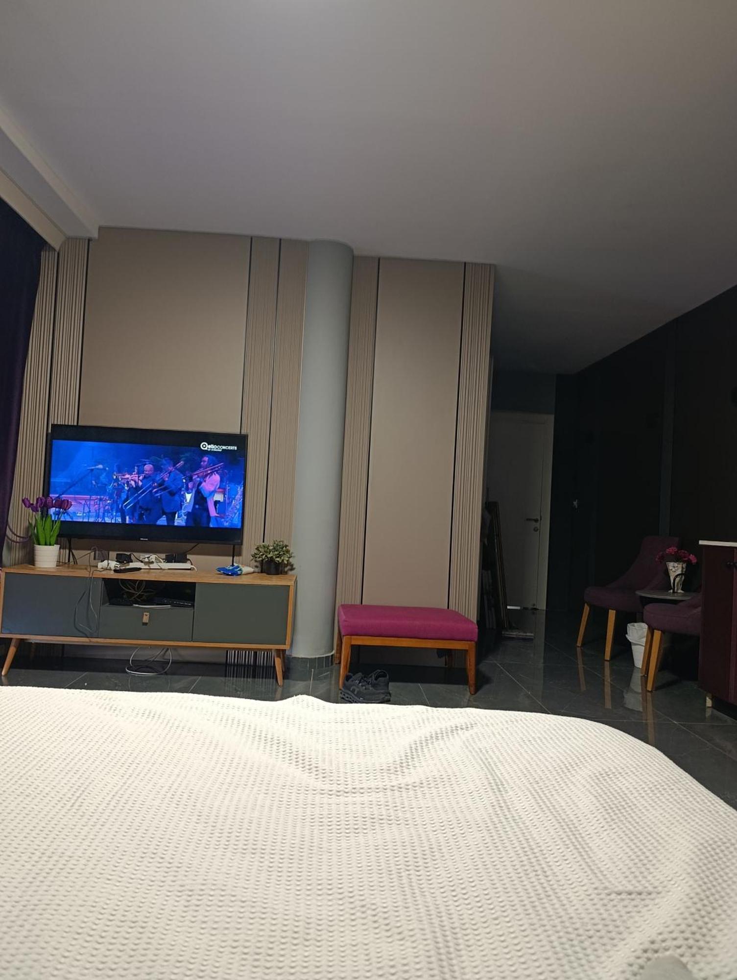 Penthouse Apartment On The Beach 巴特亚姆 客房 照片