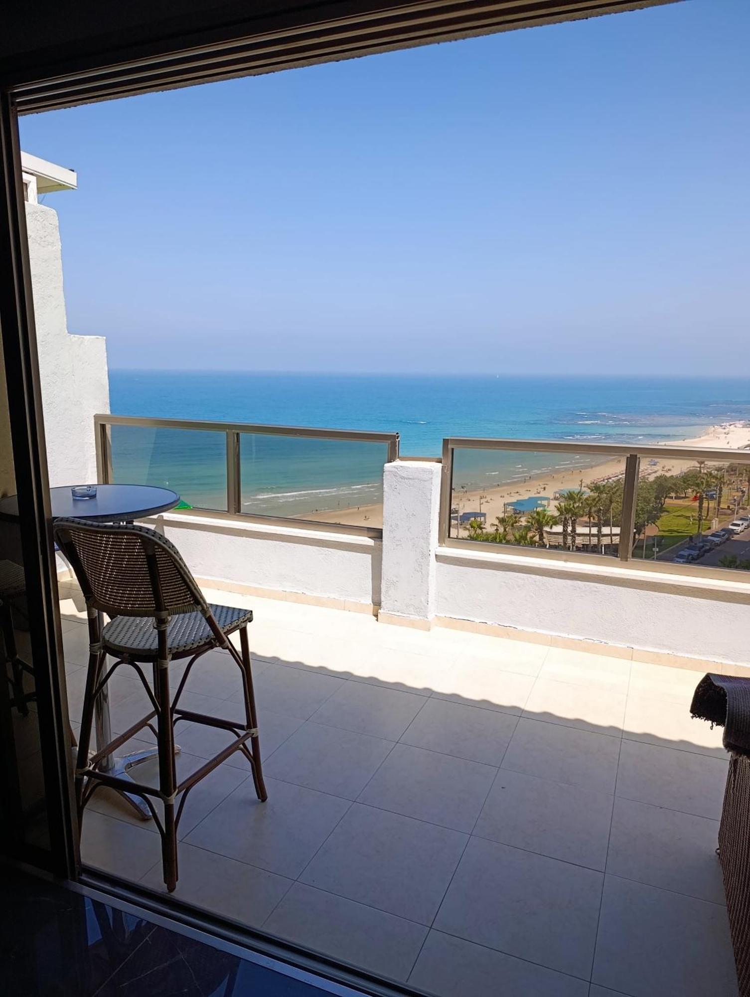 Penthouse Apartment On The Beach 巴特亚姆 客房 照片