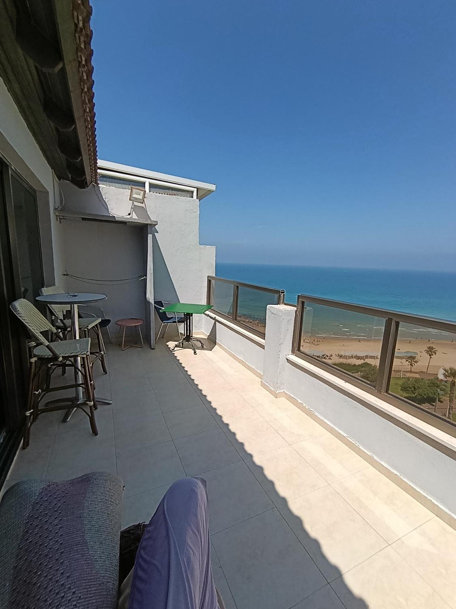 Penthouse Apartment On The Beach 巴特亚姆 客房 照片