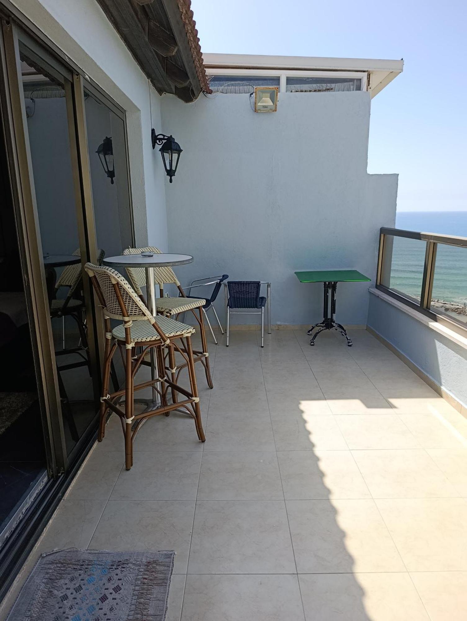 Penthouse Apartment On The Beach 巴特亚姆 客房 照片