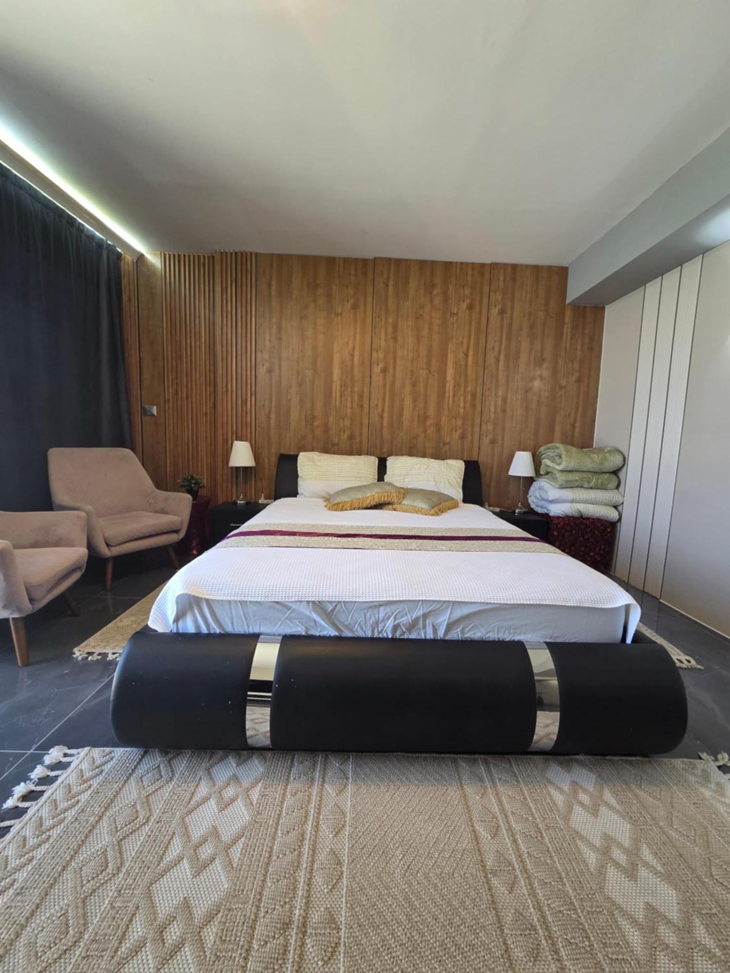 Penthouse Apartment On The Beach 巴特亚姆 客房 照片