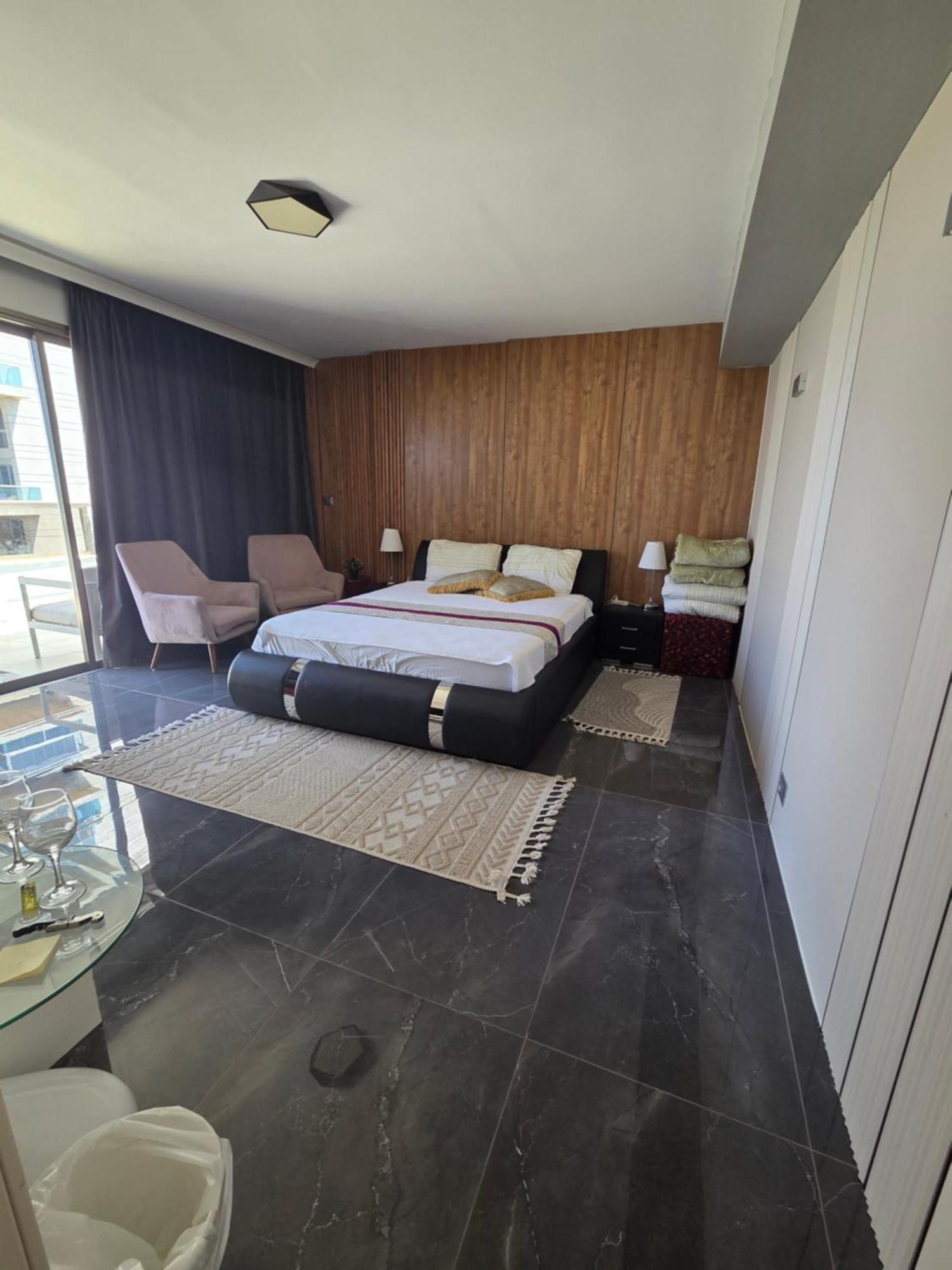 Penthouse Apartment On The Beach 巴特亚姆 客房 照片